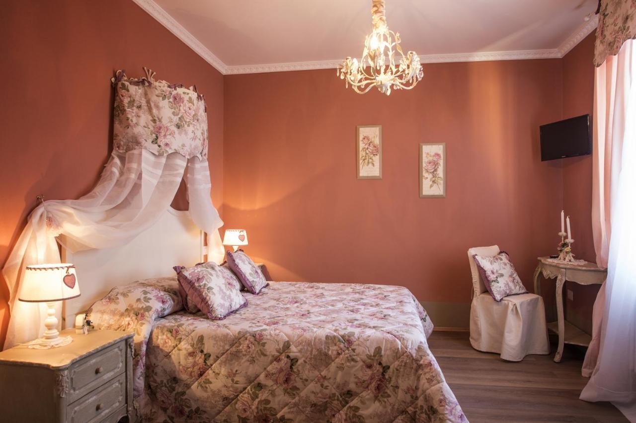 B&B Il Biancospino Abbadia San Salvator Bilik gambar